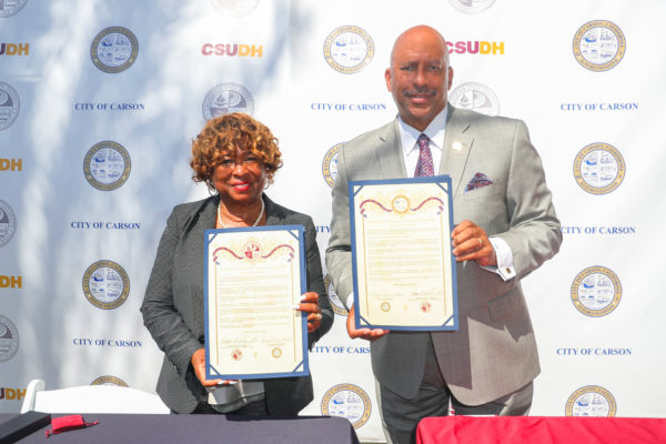 City of Carson Mayor Lula Davis-Holmes and CSUDH President Thomas A. Parham at the Town and Gown Promise Ceremony.